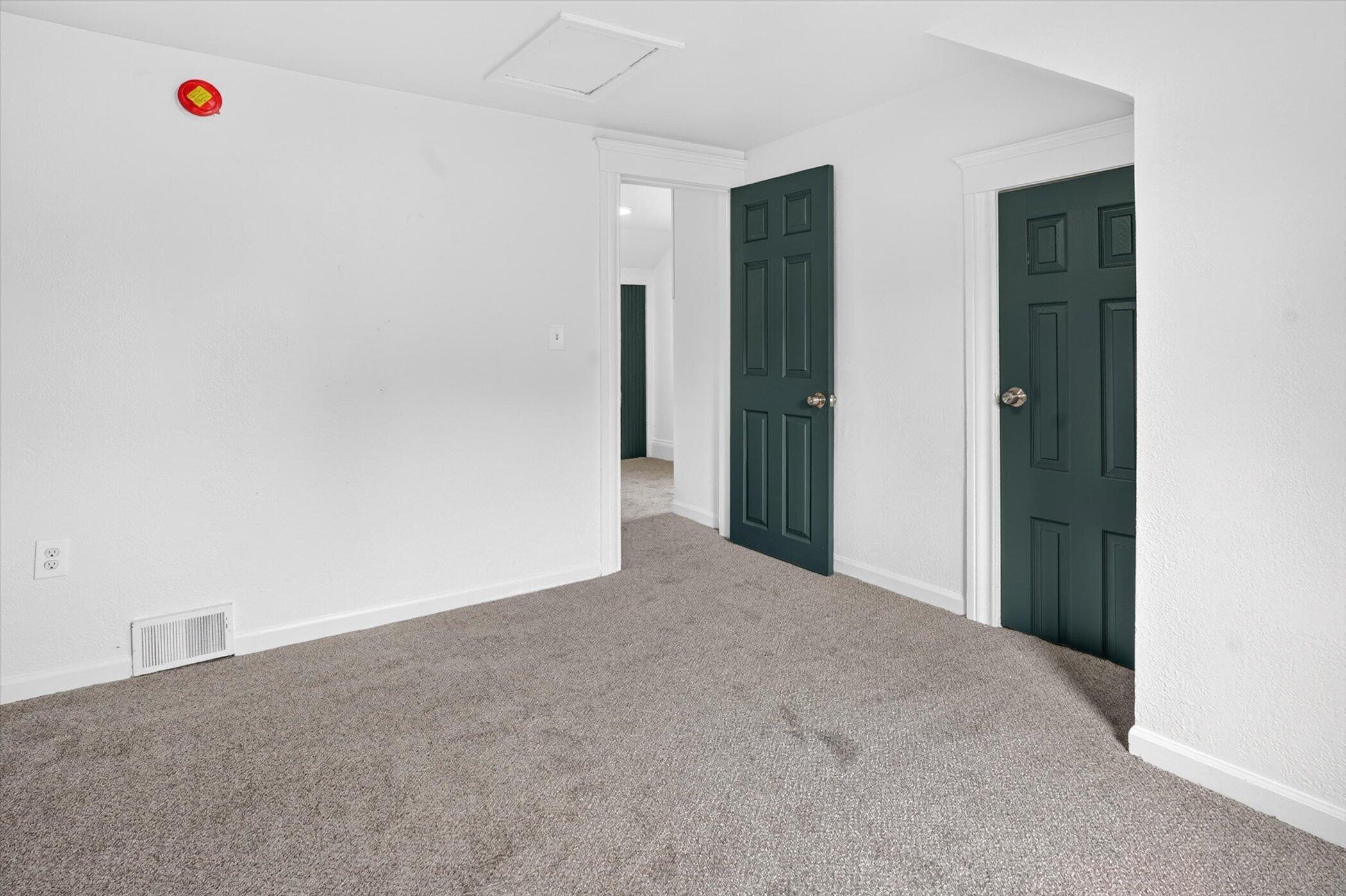 930 Backus Street Jackson, MI 49202 - Photo 18 of 25 Bedroom 2