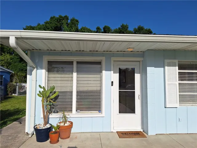 $2,000 | 1580 4th Court, Vero Beach, FL 32960