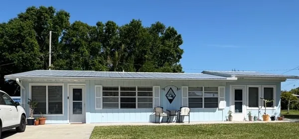 $2,000 | 1580 4th Court, Vero Beach, FL 32960