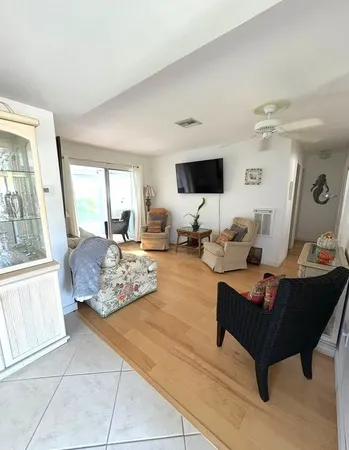 $2,000 | 1580 4th Court, Vero Beach, FL 32960