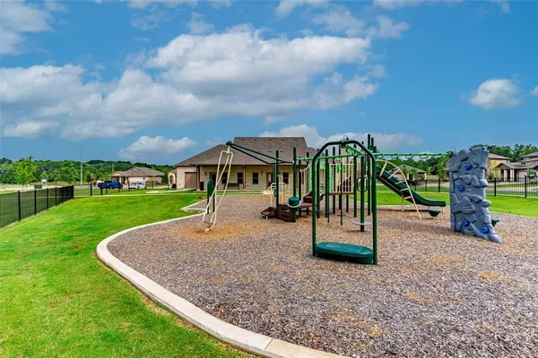 $1,950 | 105 Capewood Drive, Terrell, TX 75160
