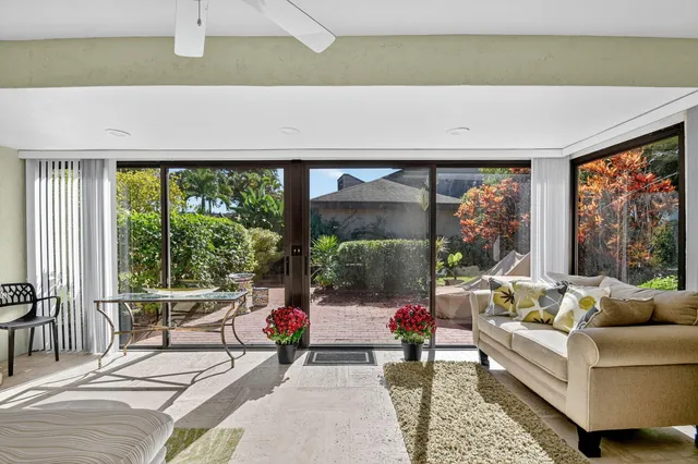 $334,000 | 6750 Versailles Court, Lake Worth, FL 33467