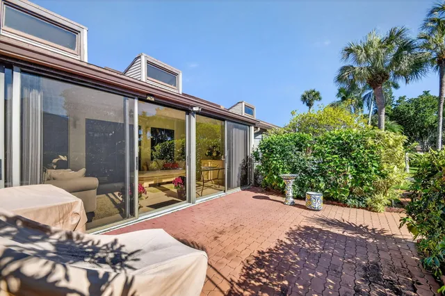 $334,000 | 6750 Versailles Court, Lake Worth, FL 33467