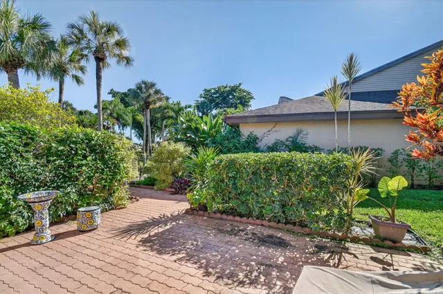 $334,000 | 6750 Versailles Court, Lake Worth, FL 33467