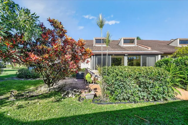 $334,000 | 6750 Versailles Court, Lake Worth, FL 33467