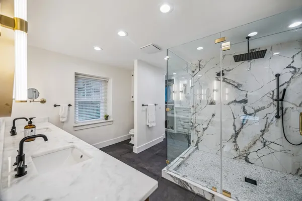 $1,125,000 | 10 Starviolet Street, The Woodlands, TX 77380