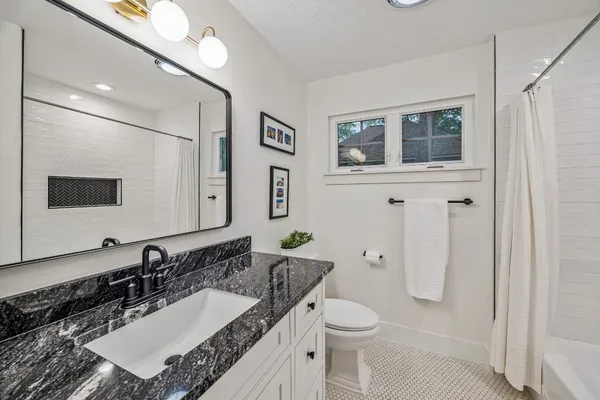 $1,125,000 | 10 Starviolet Street, The Woodlands, TX 77380