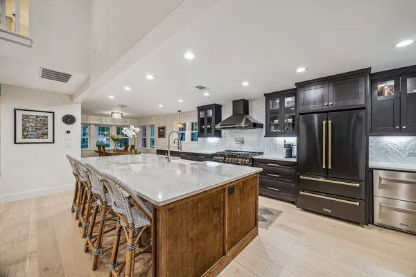 $1,125,000 | 10 Starviolet Street, The Woodlands, TX 77380