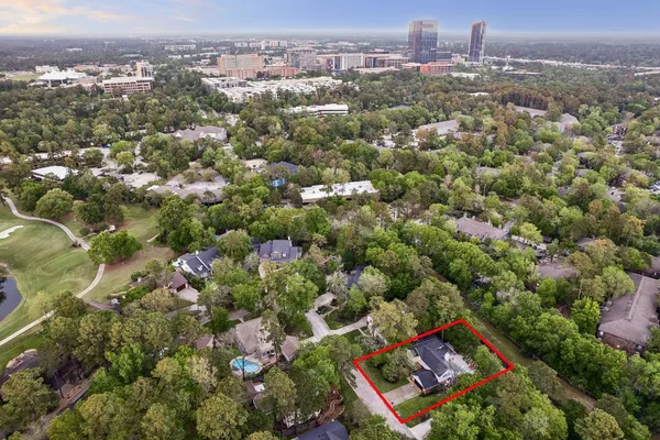 $1,125,000 | 10 Starviolet Street, The Woodlands, TX 77380