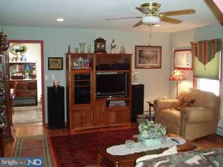 48 Rambler Lane Levittown, PA 19055 - Photo 3 of 6