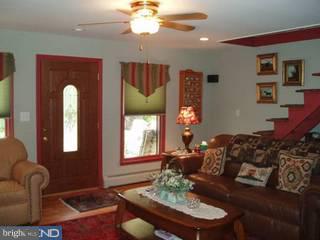 48 Rambler Lane Levittown, PA 19055 - Photo 4 of 6