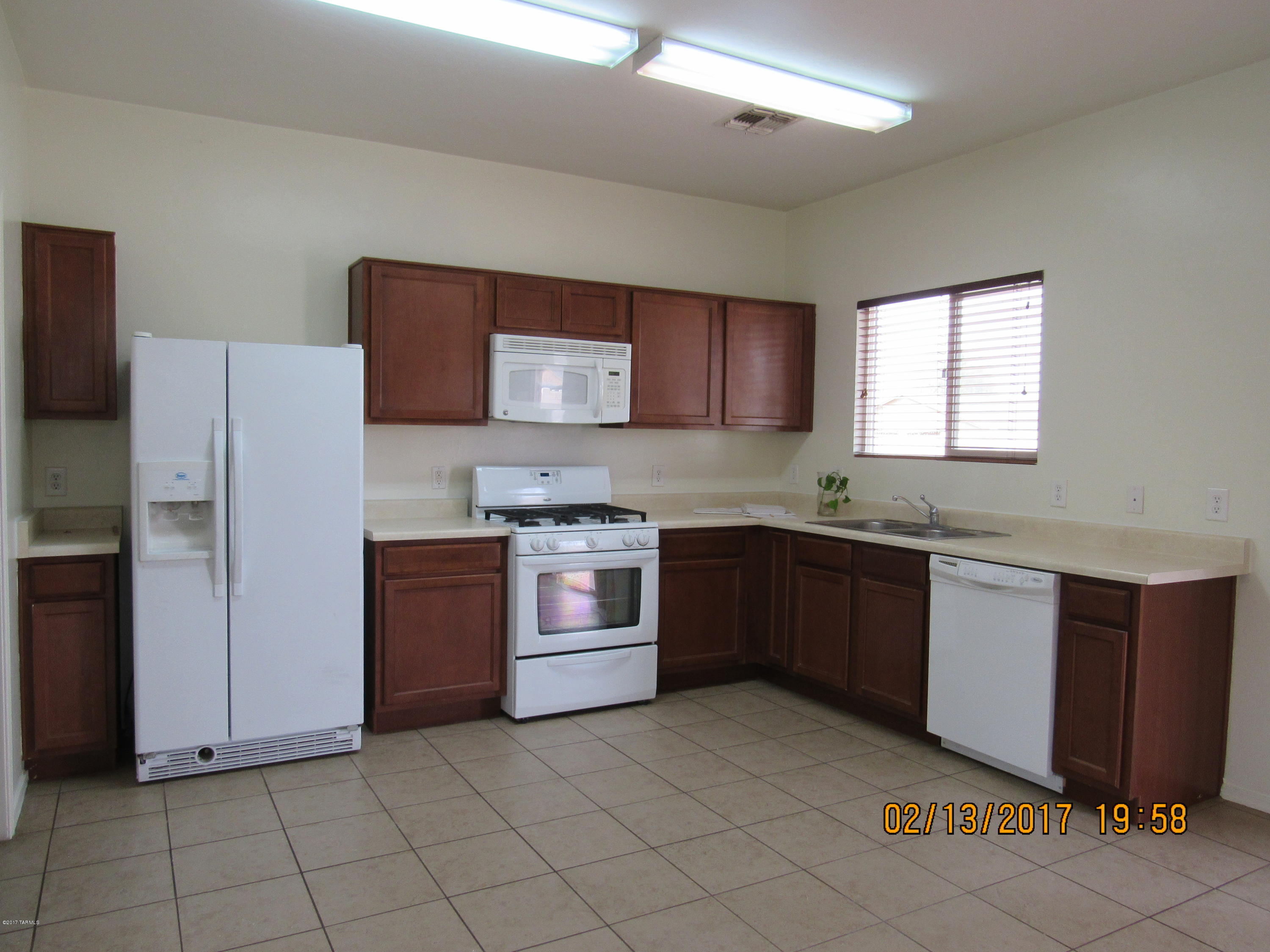 8316 West Razorbill Drive Tucson, AZ 85757 - Photo 2 of 32 Gallery Image 2