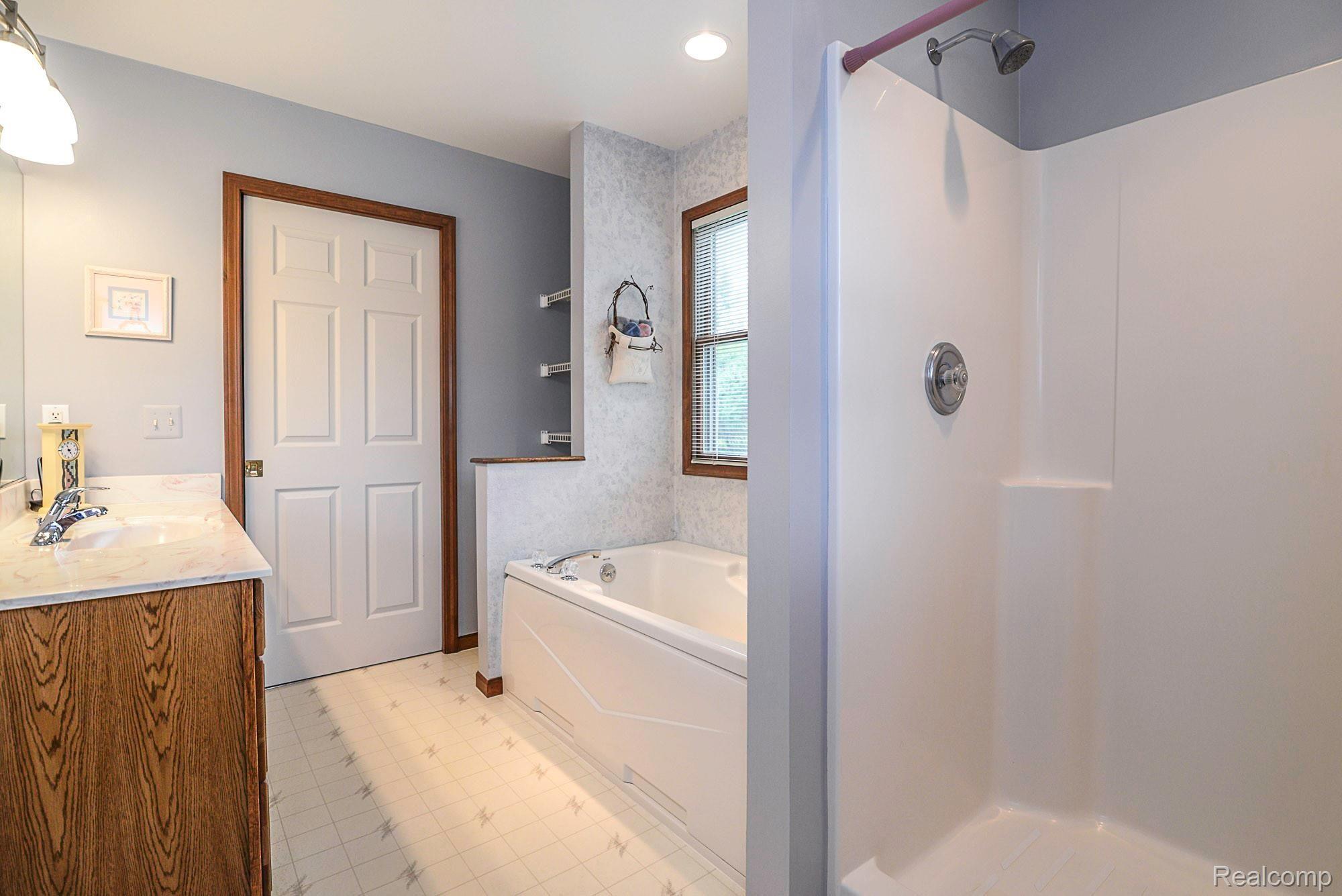 8672 Spencer Road South Lyon, MI 48178 - Photo 14 of 30 MASTER BATHROOM
