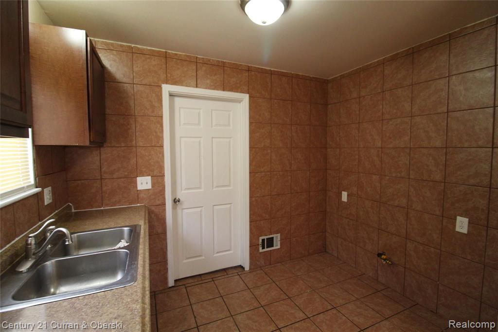 4636 South Gulley Road Dearborn Heights, MI 48125 - Photo 5 of 16