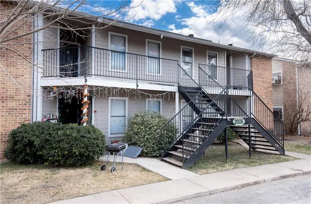 $995 | 2008 West Loop, Unit B, Austin, TX 78758