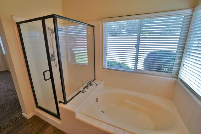 a view of yard with small cabin