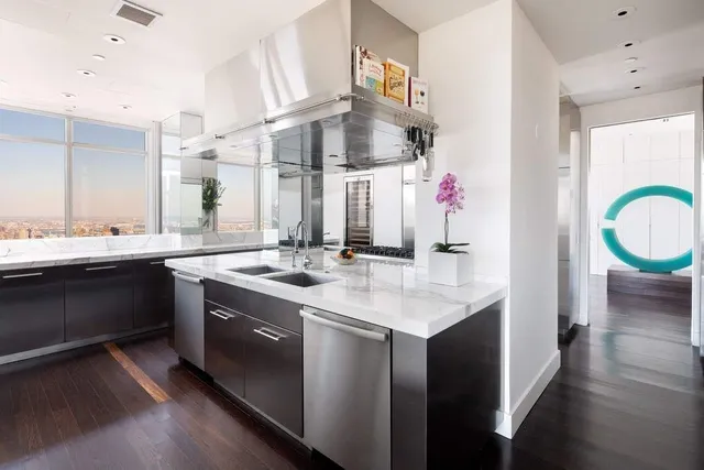 $9,450,000 | 845 United Nations Plaza, Unit 81AD | Midtown East