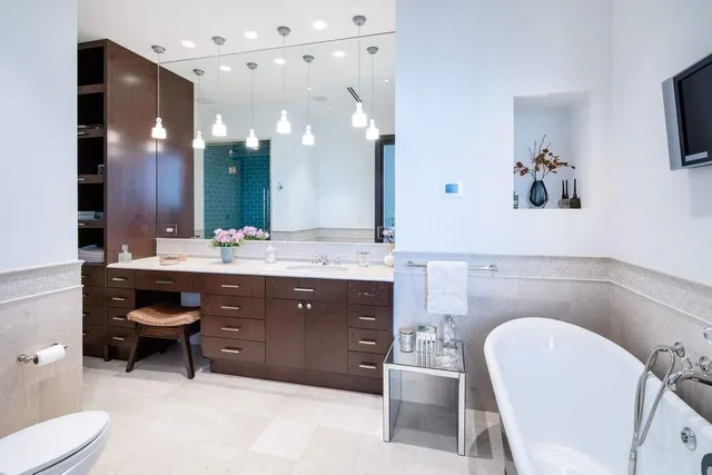 $9,450,000 | 845 United Nations Plaza, Unit 81AD | Midtown East