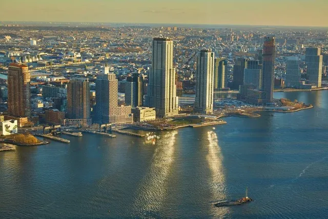 $9,450,000 | 845 United Nations Plaza, Unit 81AD | Midtown East