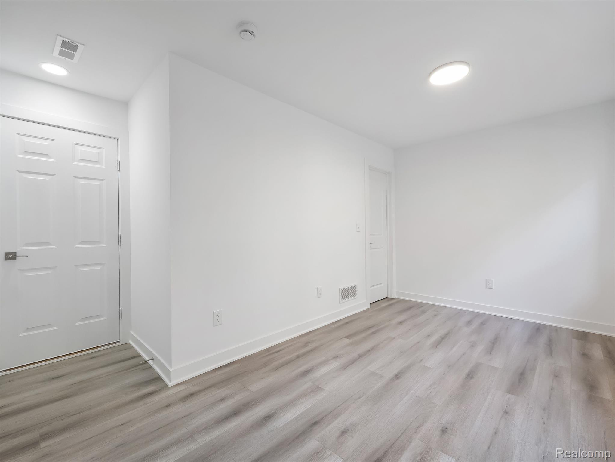 2886 Summers Place Troy, MI 48084 - Photo 6 of 34