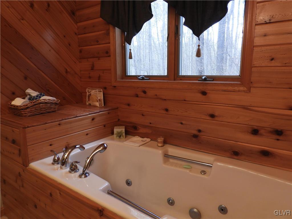 2131 Blue Ox Road Pocono Pines, PA 18350 - Photo 15 of 46 Gallery Image 15