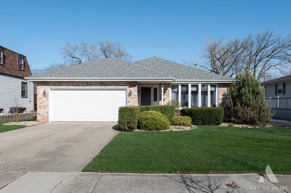 $440,000 | 9345 South 82nd Court, Hickory Hills, IL 60457