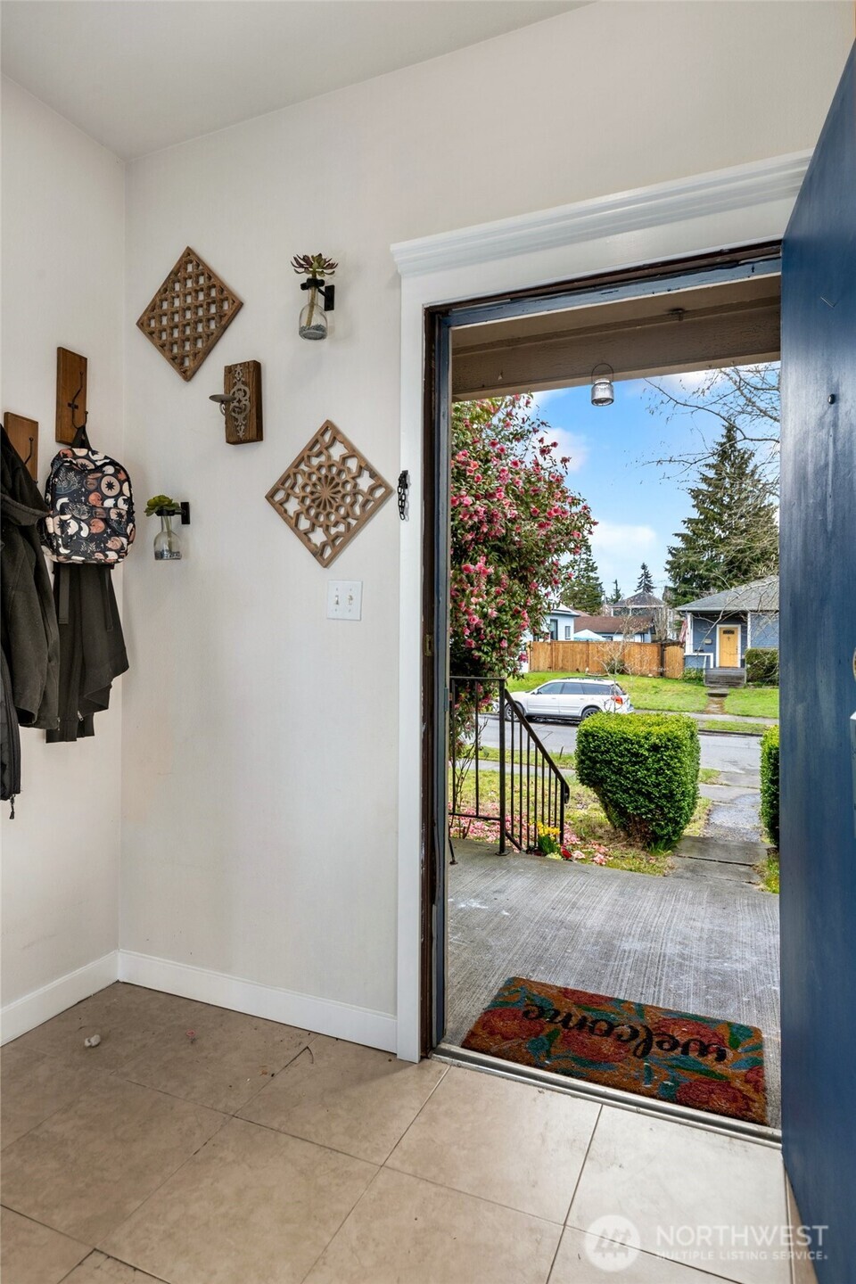 2418 Chestnut Street Everett, WA 98201 - Photo 3 of 34