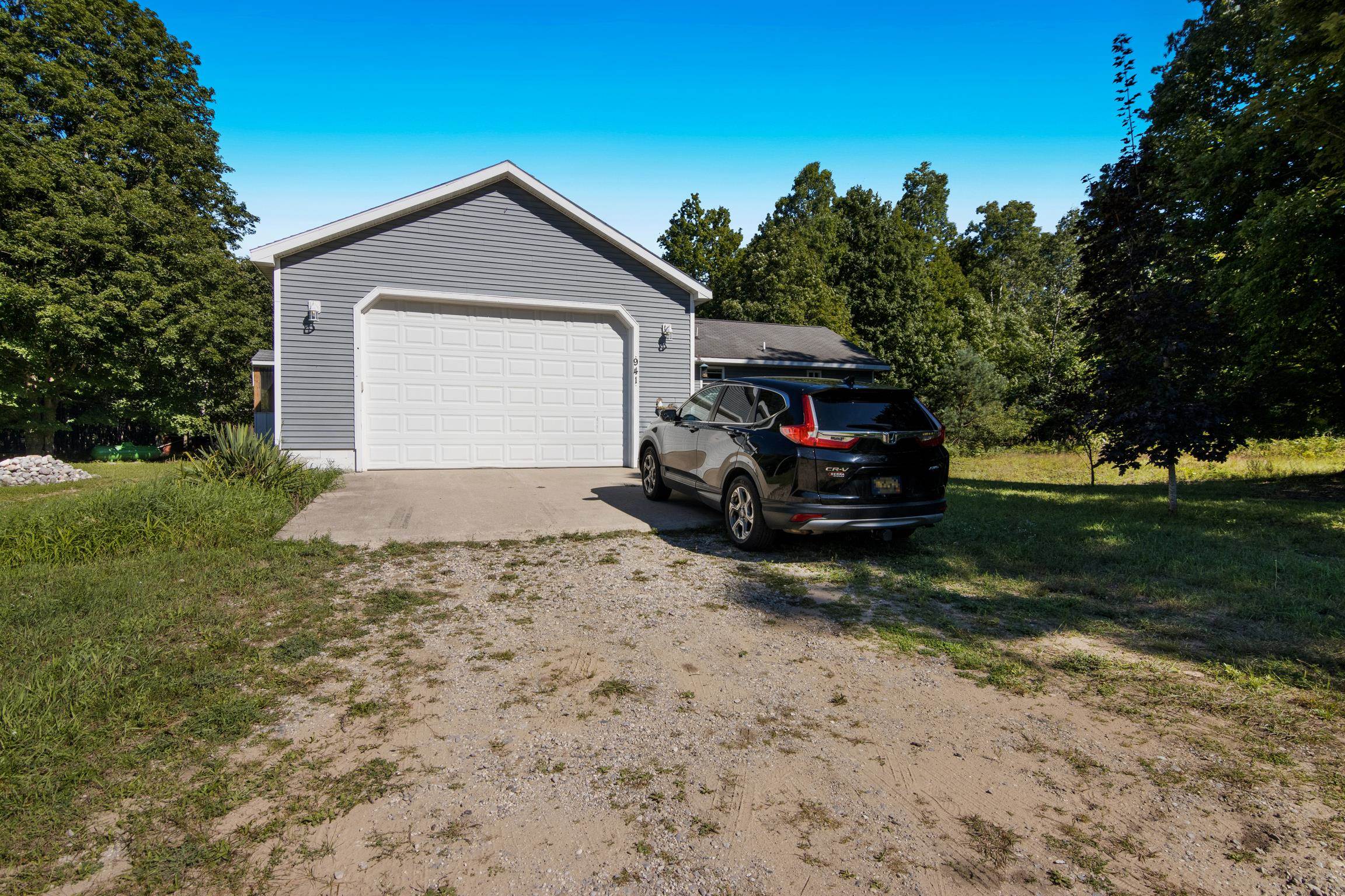 941 South Weldon Road Beulah, MI 49617 - Photo 2 of 34