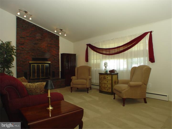 265 Tylers Mill Road Sewell, NJ 08080 - Photo 6 of 18 Living Room