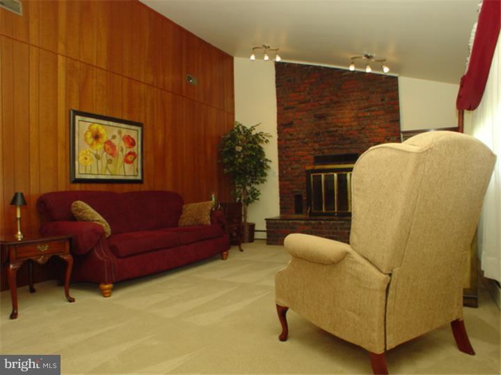 265 Tylers Mill Road Sewell, NJ 08080 - Photo 7 of 18 Living Room