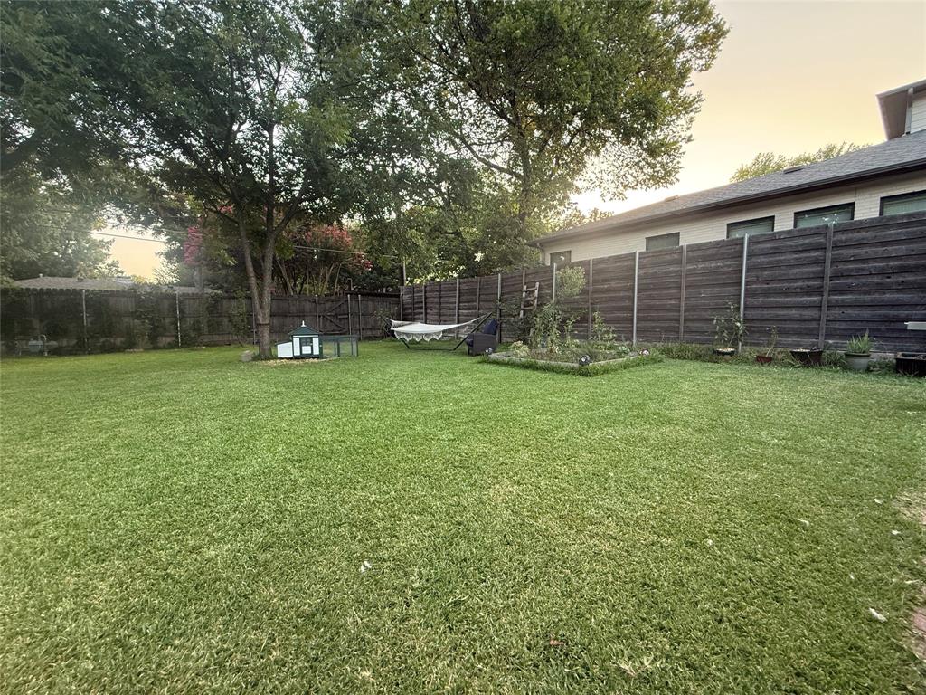 669 Harter Road Dallas, TX 75218 - Photo 3 of 5 a view of a backyard with a sitting area
