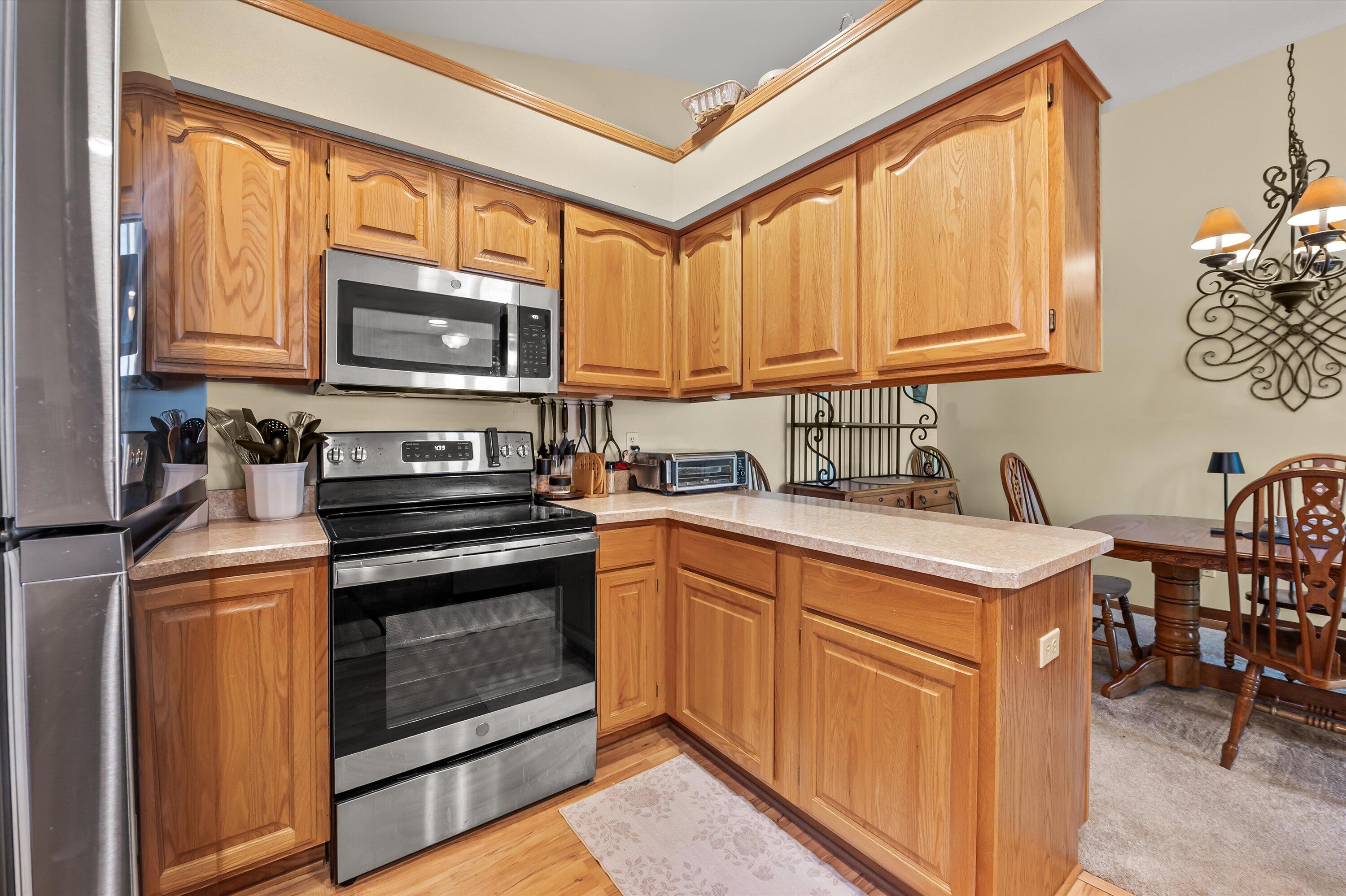 2264A Circle Ridge, Unit D Delafield, WI 53018 - Photo 4 of 12 Kitchen