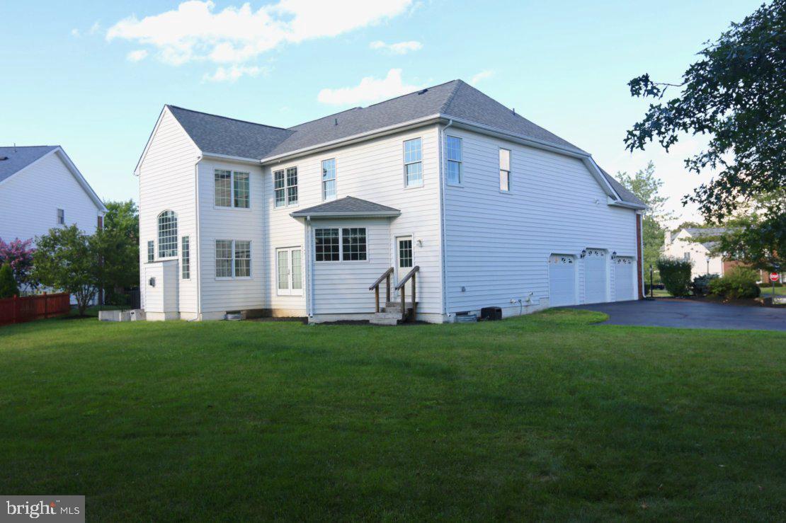 42556 Flemming Drive Chantilly, VA 20152 - Photo 11 of 84 BACK OF HOME WITH EXPANSIVE LAWN