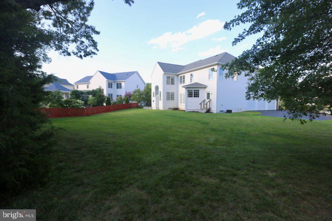 42556 Flemming Drive Chantilly, VA 20152 - Photo 12 of 84 SIDE VIEW OF HOME WITH EXPANSIVE LAWN