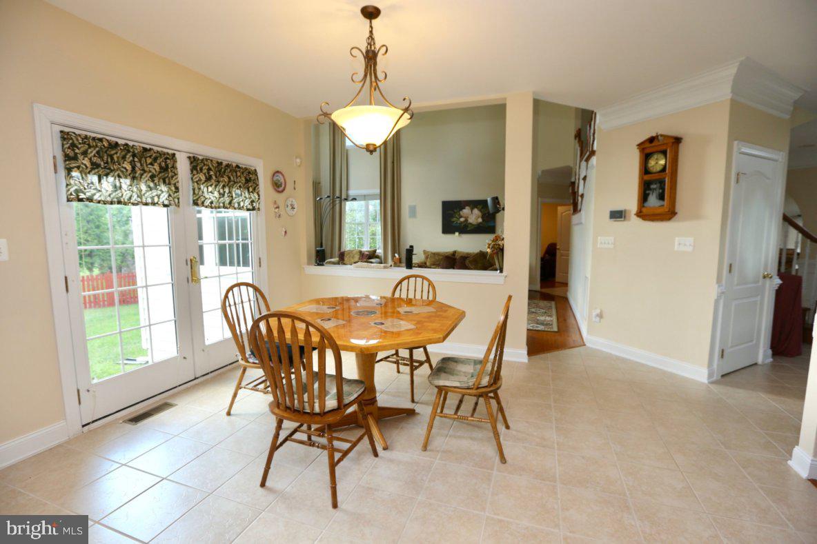 42556 Flemming Drive Chantilly, VA 20152 - Photo 21 of 84 BREAKFAST ROOM ADJOINING KITCHEN