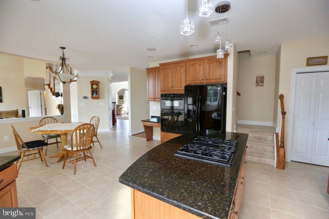 42556 Flemming Drive Chantilly, VA 20152 - Photo 22 of 84 VIEW OF KITCHEN AND BREAKFAST ROOM