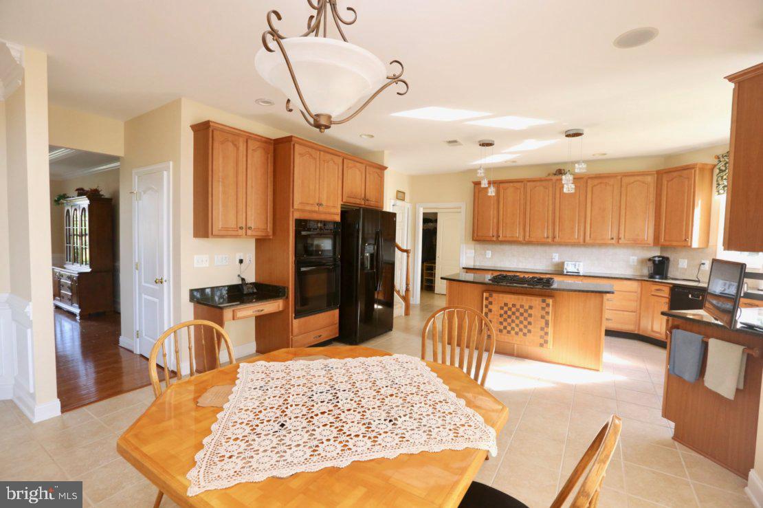 42556 Flemming Drive Chantilly, VA 20152 - Photo 23 of 84 ALTERNATE VIEW OF BREAKFAST ROOM AND KITCHEN