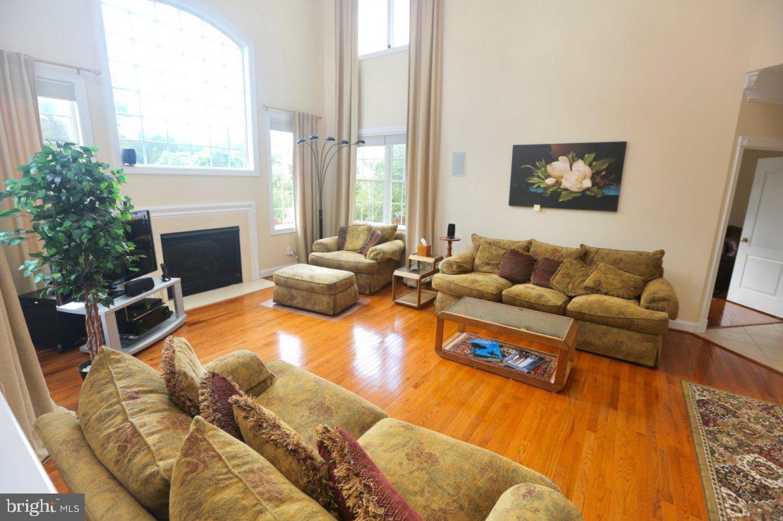 42556 Flemming Drive Chantilly, VA 20152 - Photo 26 of 84 GREAT ROOM WITH HARDWOOD FLOORS
