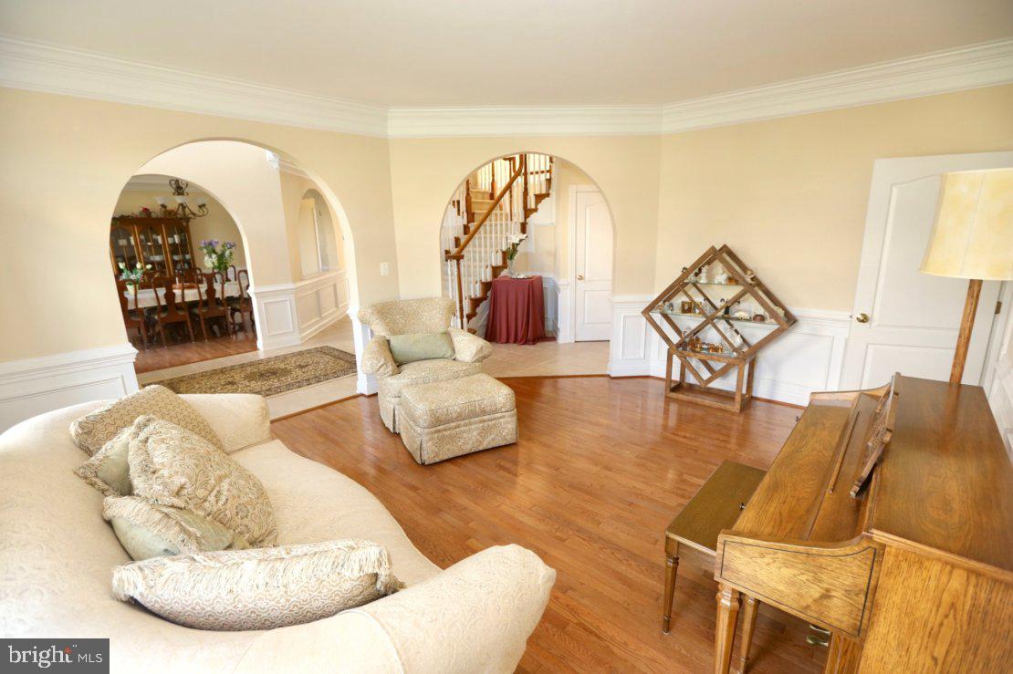42556 Flemming Drive Chantilly, VA 20152 - Photo 34 of 84 LIVING RM W/ENTRANCE TO INLAW SUITE