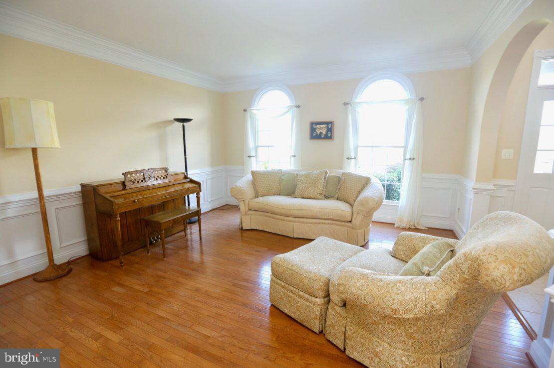 42556 Flemming Drive Chantilly, VA 20152 - Photo 35 of 84 LIVING ROOM WITH NATURAL LIGHT