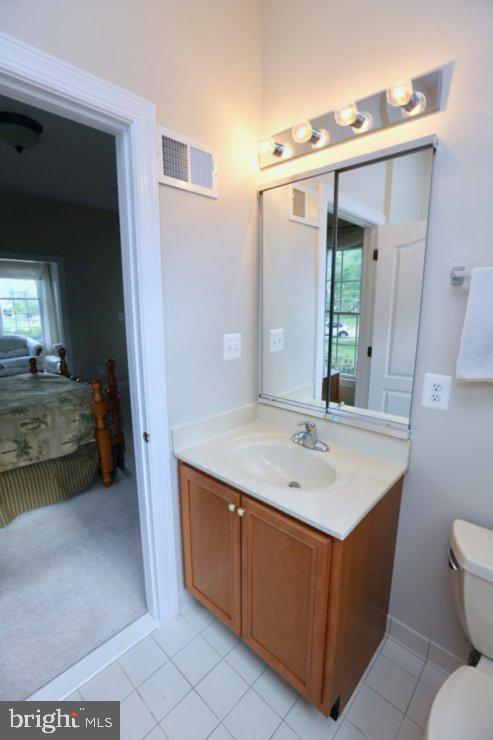 42556 Flemming Drive Chantilly, VA 20152 - Photo 41 of 84 IN LAW SUITE FULL BATH