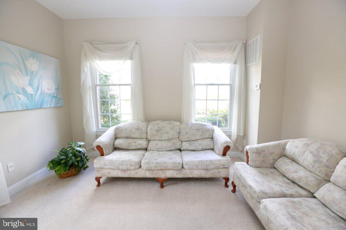 42556 Flemming Drive Chantilly, VA 20152 - Photo 42 of 84 MAIN LEVEL IN LAW SUITE SITTING ROOM
