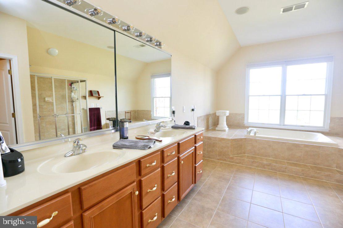 42556 Flemming Drive Chantilly, VA 20152 - Photo 51 of 84 MASTER BATH DOUBLE VANITY COUNTER TOP