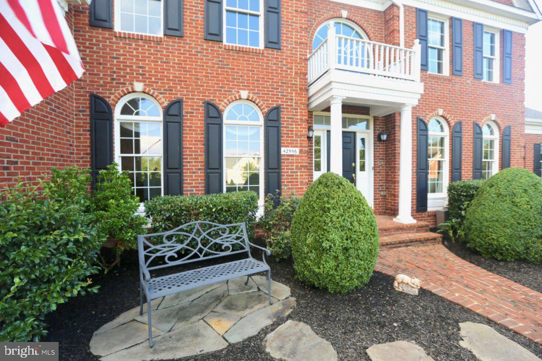 42556 Flemming Drive Chantilly, VA 20152 - Photo 9 of 84 CLOSEUP OF FRONT ENTRANCE