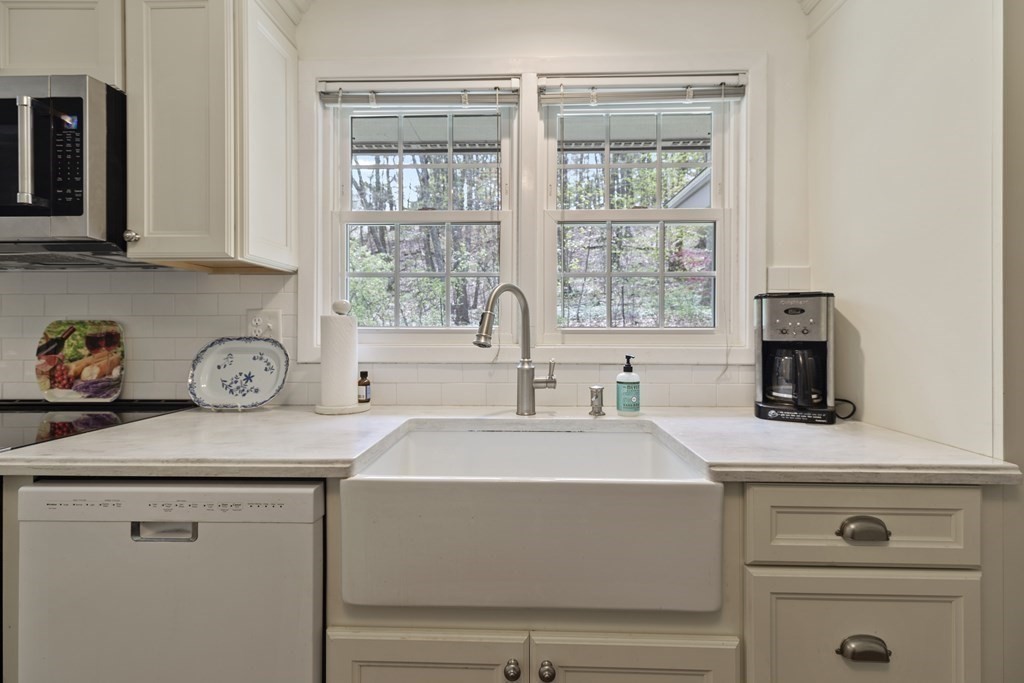28 Larnis Road Framingham, MA 01701 - Photo 14 of 42 Gallery Image 14