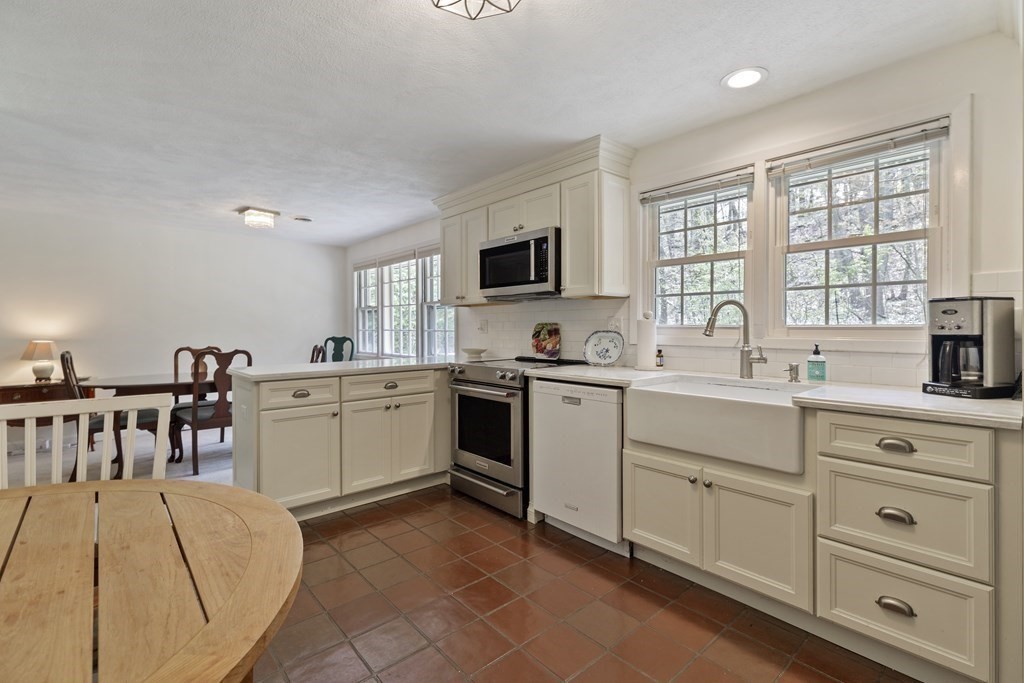 28 Larnis Road Framingham, MA 01701 - Photo 15 of 42 Gallery Image 15