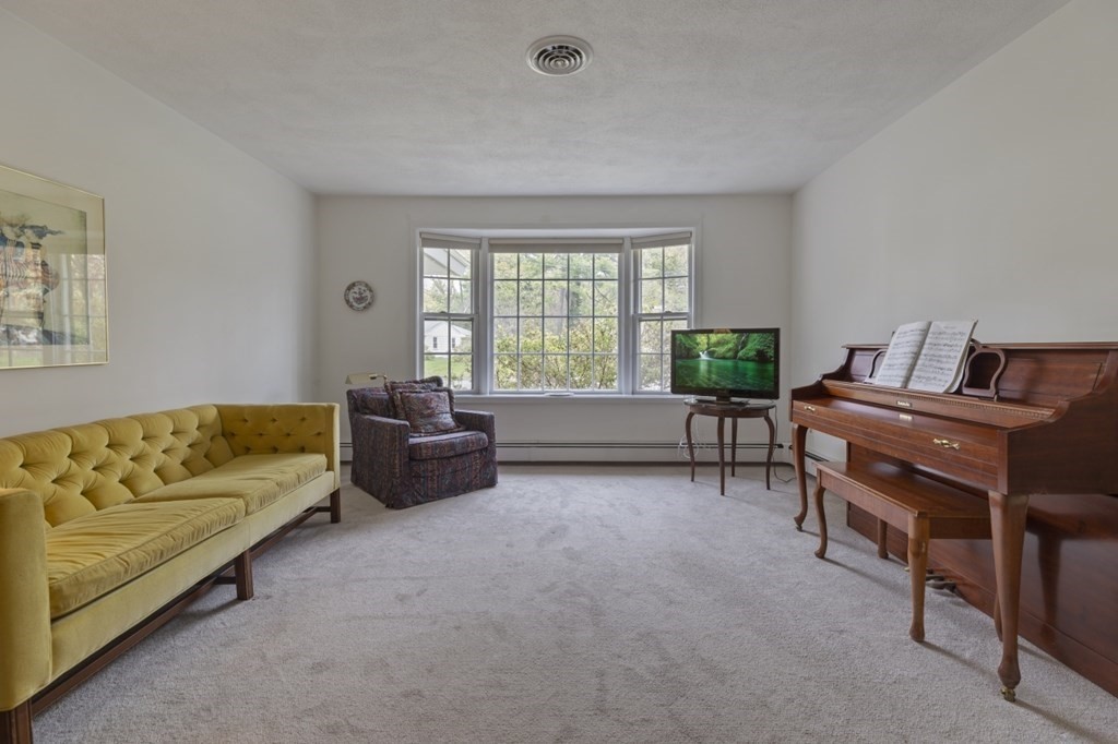 28 Larnis Road Framingham, MA 01701 - Photo 7 of 42 Gallery Image 7