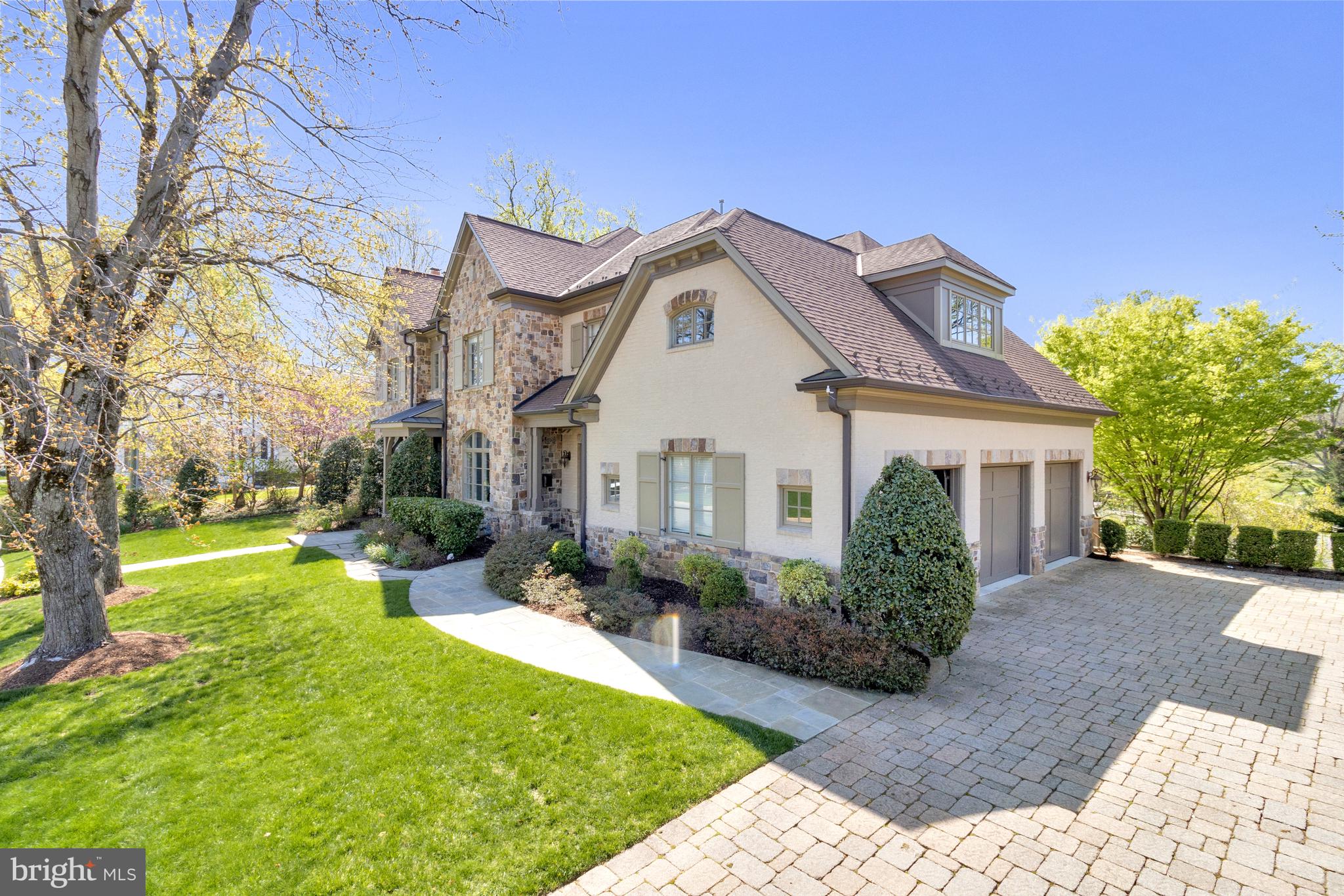 4502 32nd Road North Arlington, VA 22207 - Photo 4 of 57 front view of a house with a yard