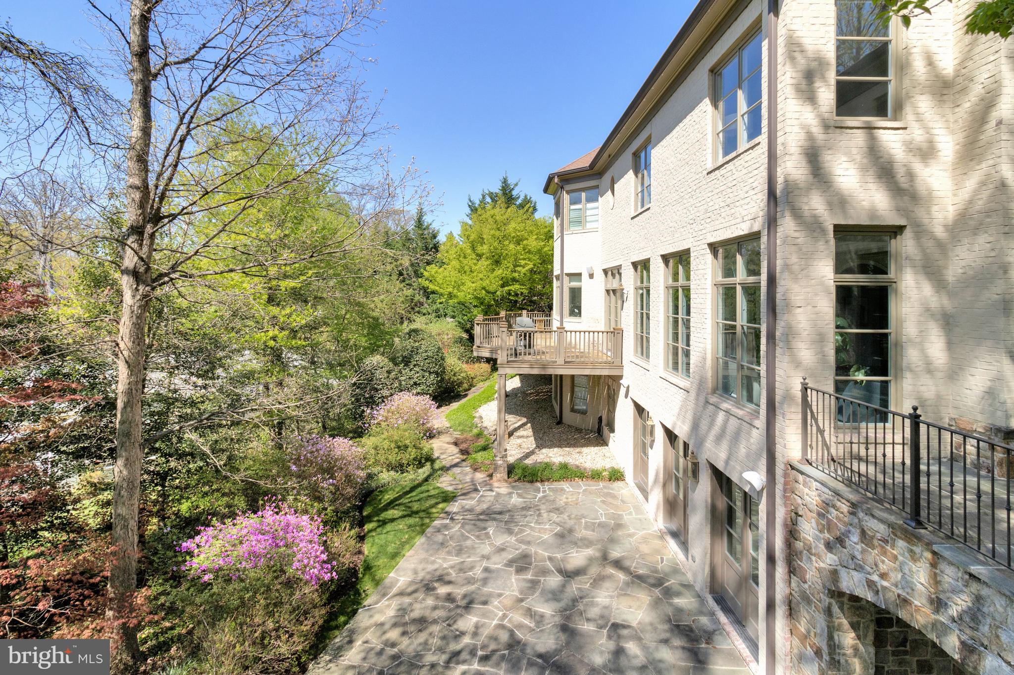 4502 32nd Road North Arlington, VA 22207 - Photo 7 of 57 a front view of a house with a yard