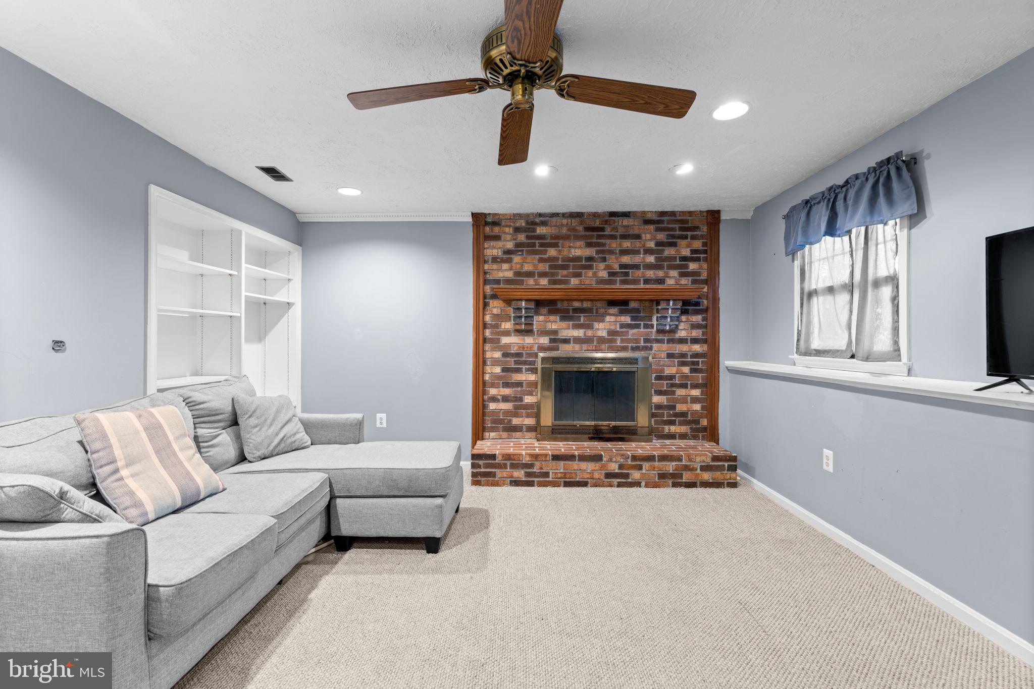 7535 Knoll Acres Road Hanover, MD 21076 - Photo 29 of 43 Family Room